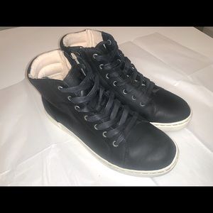 COPY - High top Ugg’s great condition!